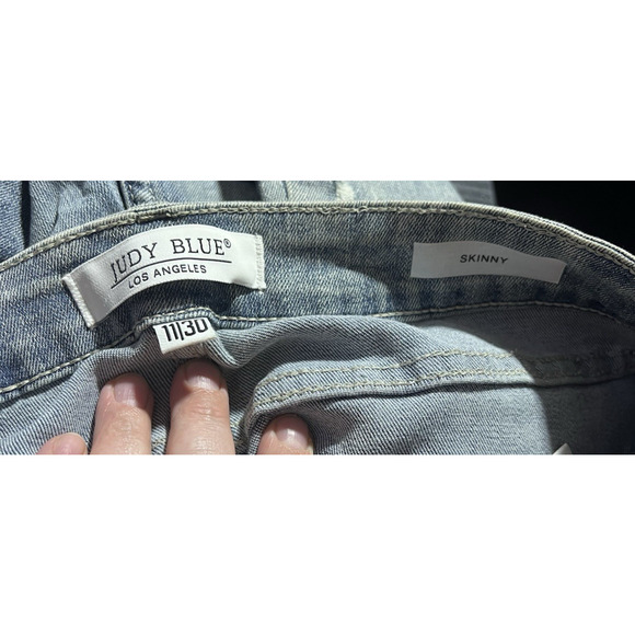 Judy Blue Skinny Fit Jeans Women's Size 11/30, Light Wash Distressed, Preowned - Picture 5 of 5